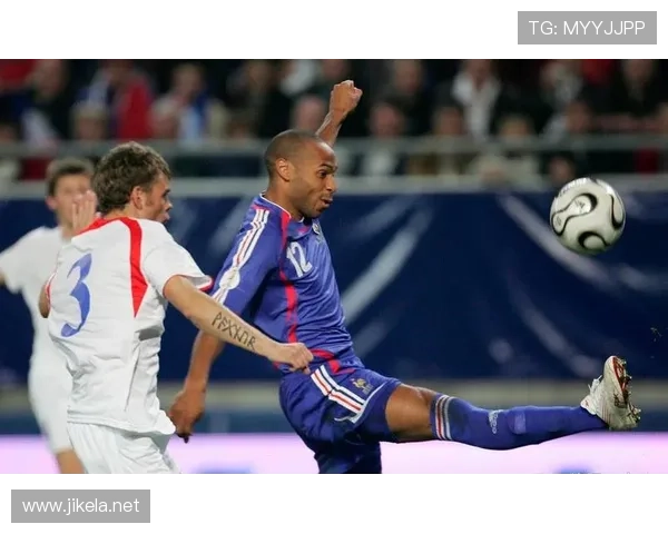 国家德比关键先生：本泽马对阵巴萨的经典时刻