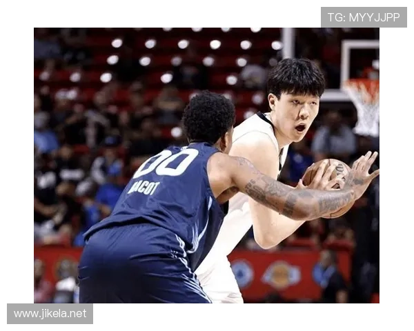 杨瀚森训练完直接拎着爱马仕去吃路边摊？