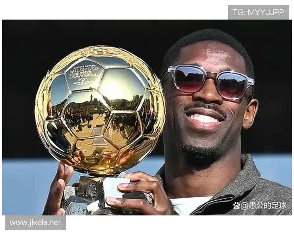 奥斯曼·登贝莱把超跑开进客厅，隔壁大妈一边报警一边直播