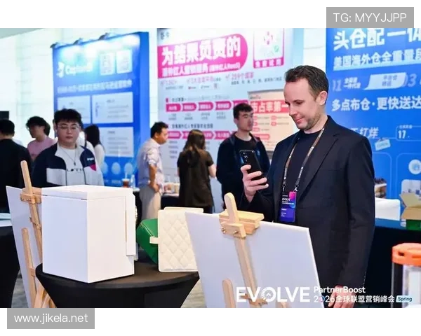 范戴克与卢卡斯防守分工出现偏移驱动体系多点参与趋势