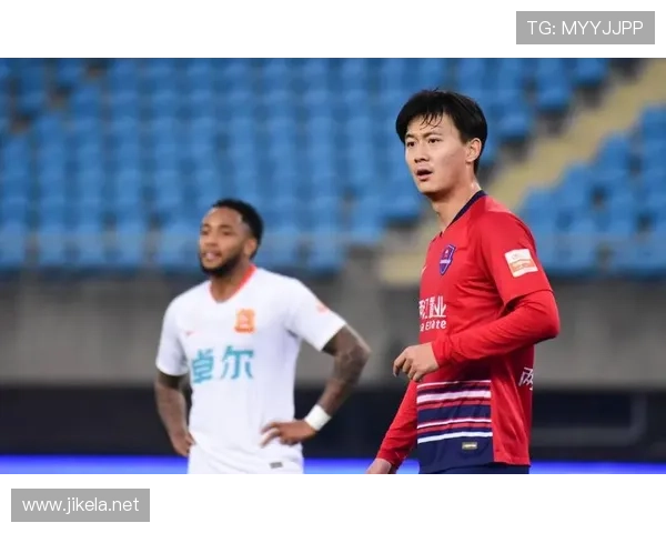 蒋圣龙居然开豪车去训练场，隔壁队友直呼看不懂这生活方式